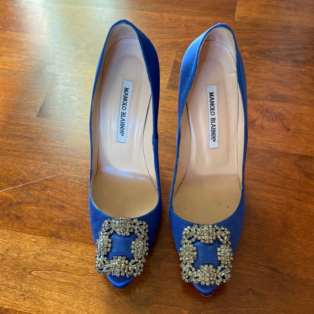 MANOLO BLAHNIK
Hangisi 115mm Satin Crystal-Toe Pump